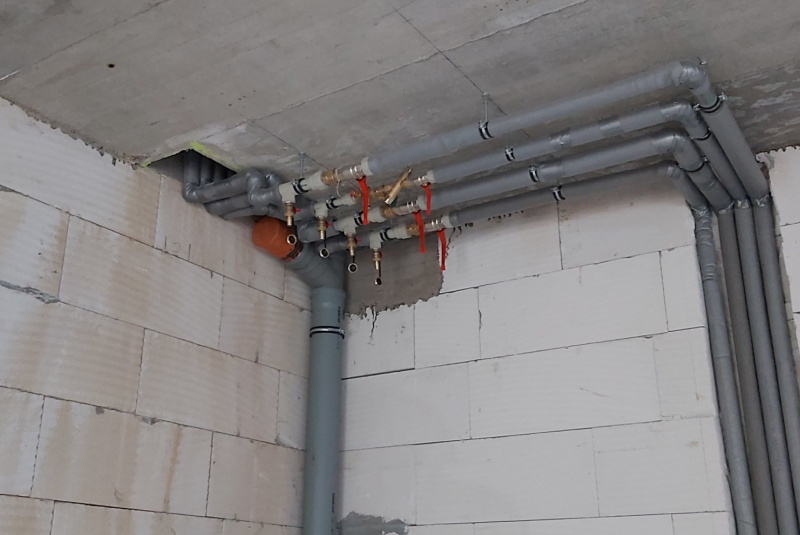 Voda, kanál (zdravotechnika ZTI) / BYTOVÉ DOMY - foto