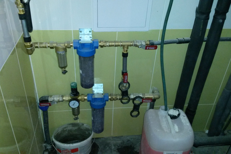 Voda, kanál (zdravotechnika ZTI) / RODINNÉ DOMY - foto