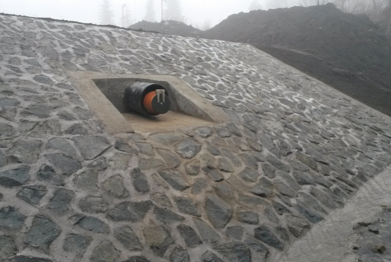 Ostatné / Objekty pre odvádzanie dažďovej vody (Retenčné a akumulačné nádrže, vsakovacie objekty, odlučovače ropných látok, lapače tukov) - foto